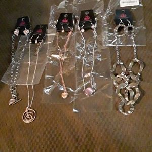 Short necklace sets